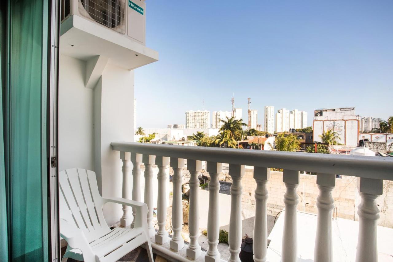 Capital O Cancun Ocean View, كانكون المظهر الخارجي الصورة A balcony